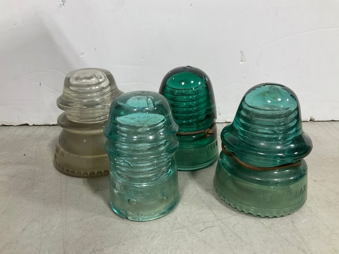 Vintage glass electrical insulators(4.5in.tallest) (1 of 1)