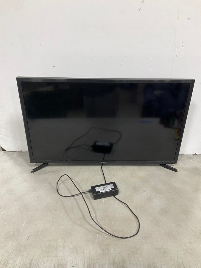 Samsung TV(32in.) (1 of 1)