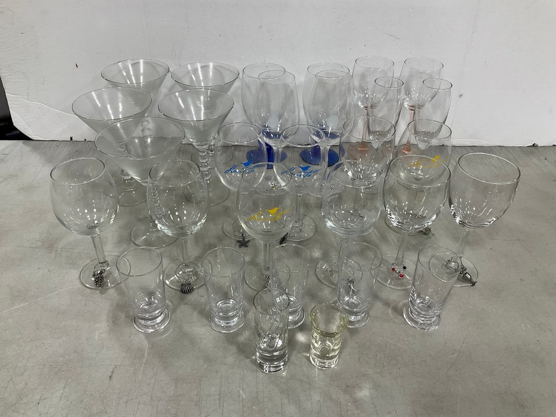 Various drinking glasses/shot glasses (1 of 1)