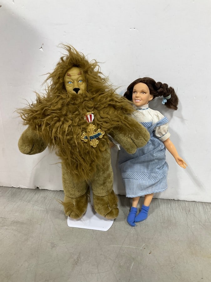 Dorothy and Cowardly Lion(15in.tall) Wizard of Oz plush dolls: Dorothy and Cowardly Lion(15in.tall) Wizard of Oz plush dolls