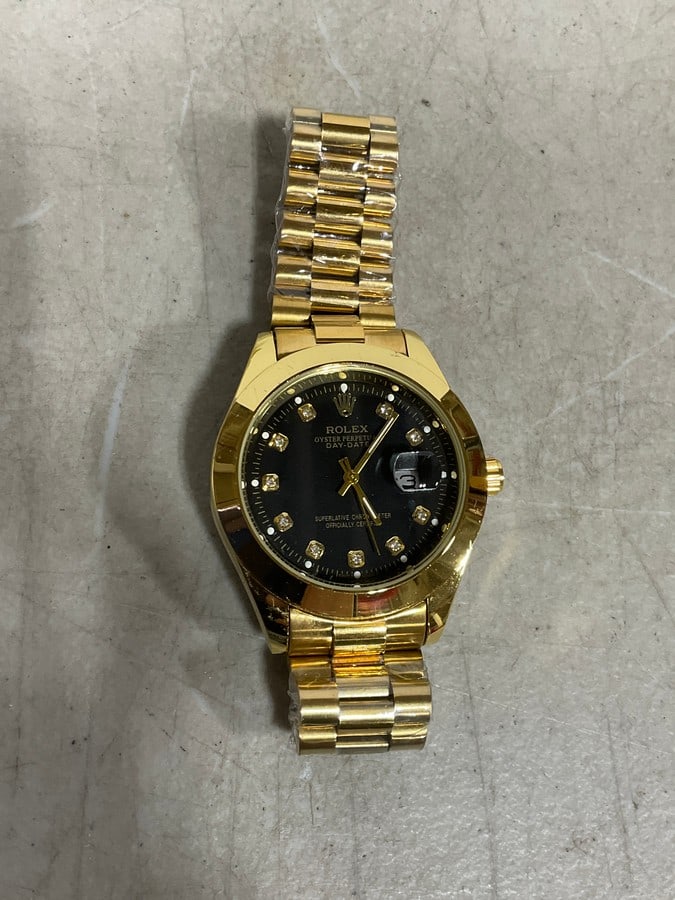 Rolex watch(No Box no papers not authenticated. Likely a high end and very expensive super rep. (1 of 1)