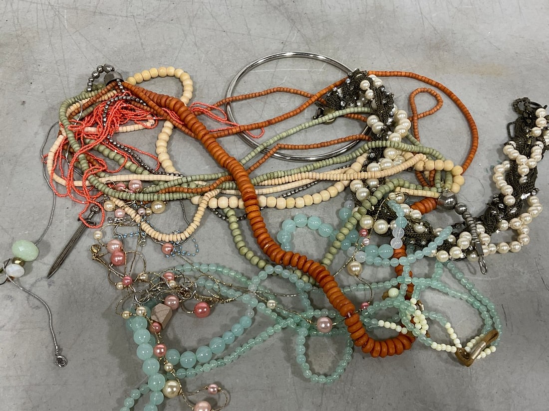 Costume jewelry (1 of 1)