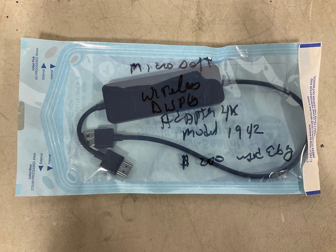 Microsoft Wireless Display adapter 4k model 1942: Microsoft Wireless Display adapter 4k model 1942