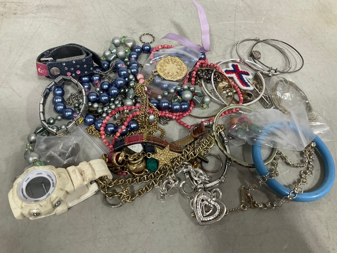 Costume jewelry (1 of 1)