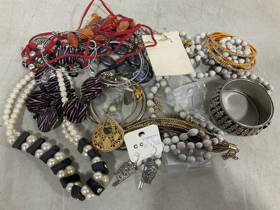 Costume jewelry (1 of 1)