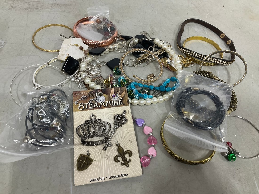 Costume jewelry/jewelry parts pack (1 of 1)