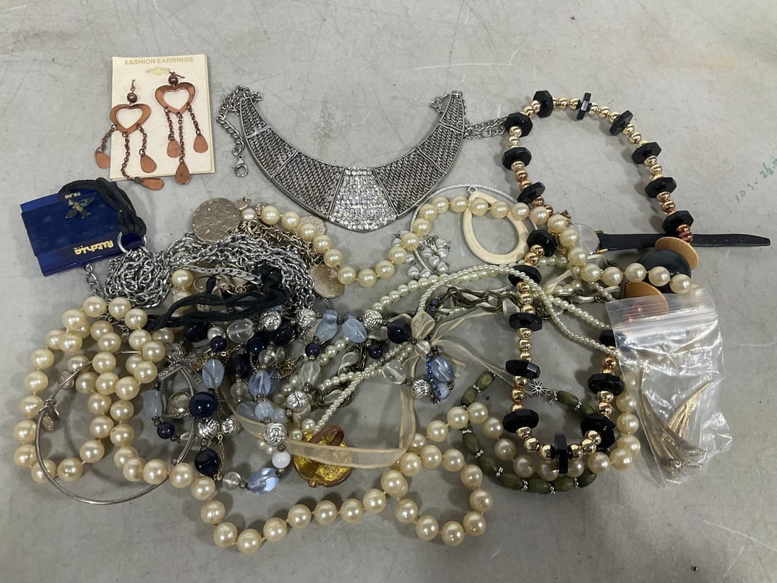 Costume jewelry (1 of 1)