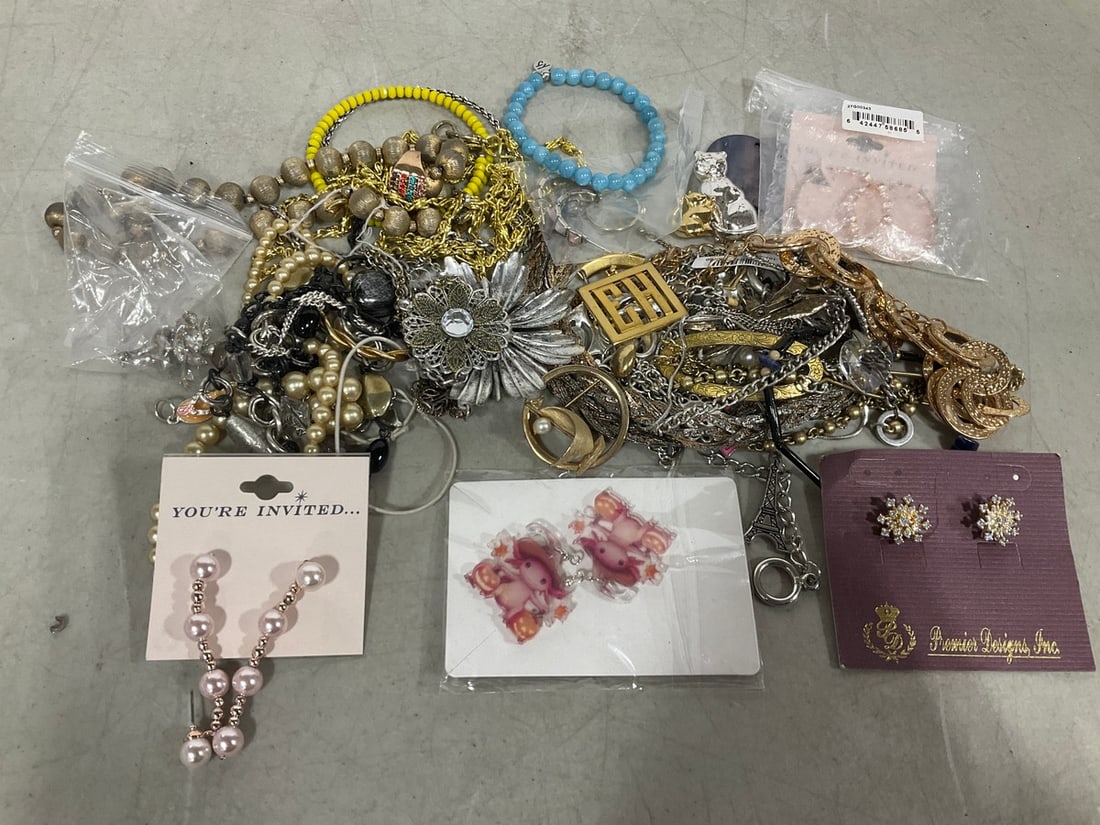 Costume jewelry (1 of 1)