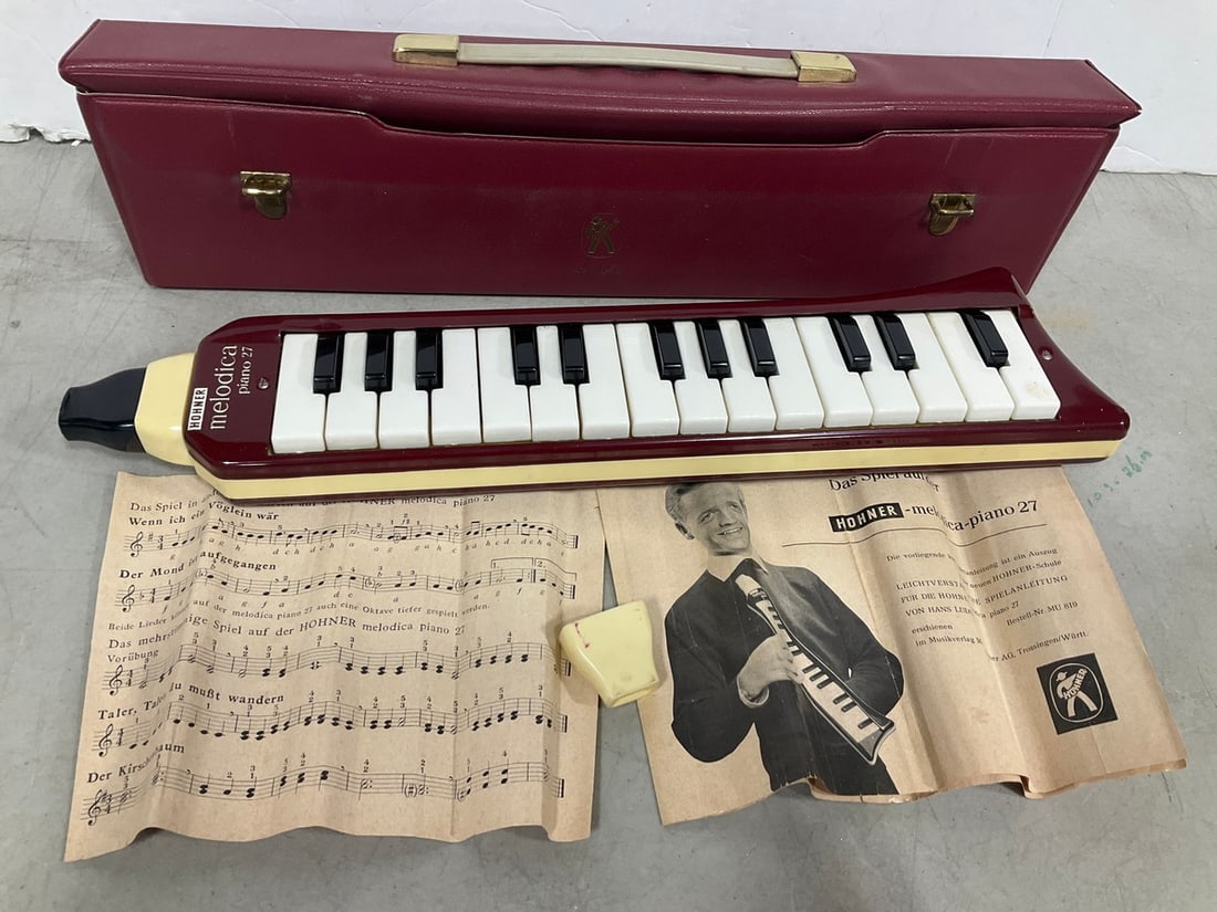 Vintage Hohner Melodica Piano 27 with case and manual (1 of 1)