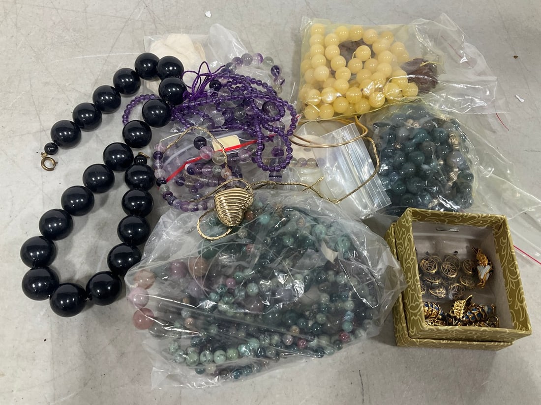 Costume jewelry/parts for jewelry (1 of 1)