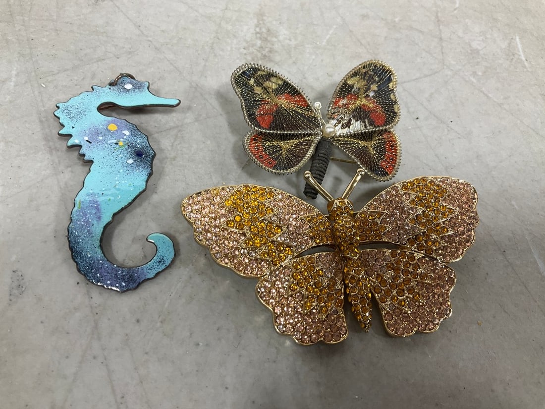 Vintage pins/broaches: Vintage pins/broaches