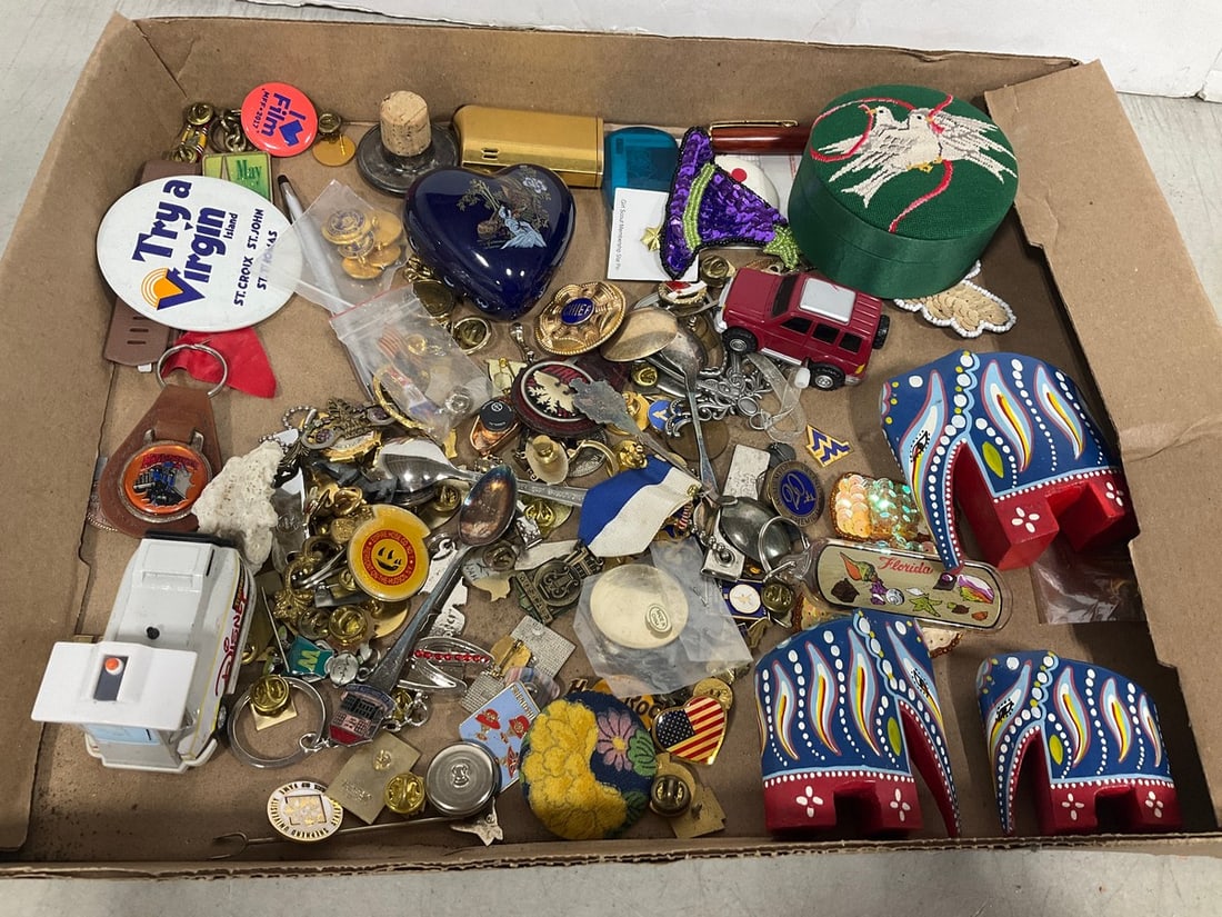 Vintage pins, trinkets, and more: Vintage pins, trinkets, and more