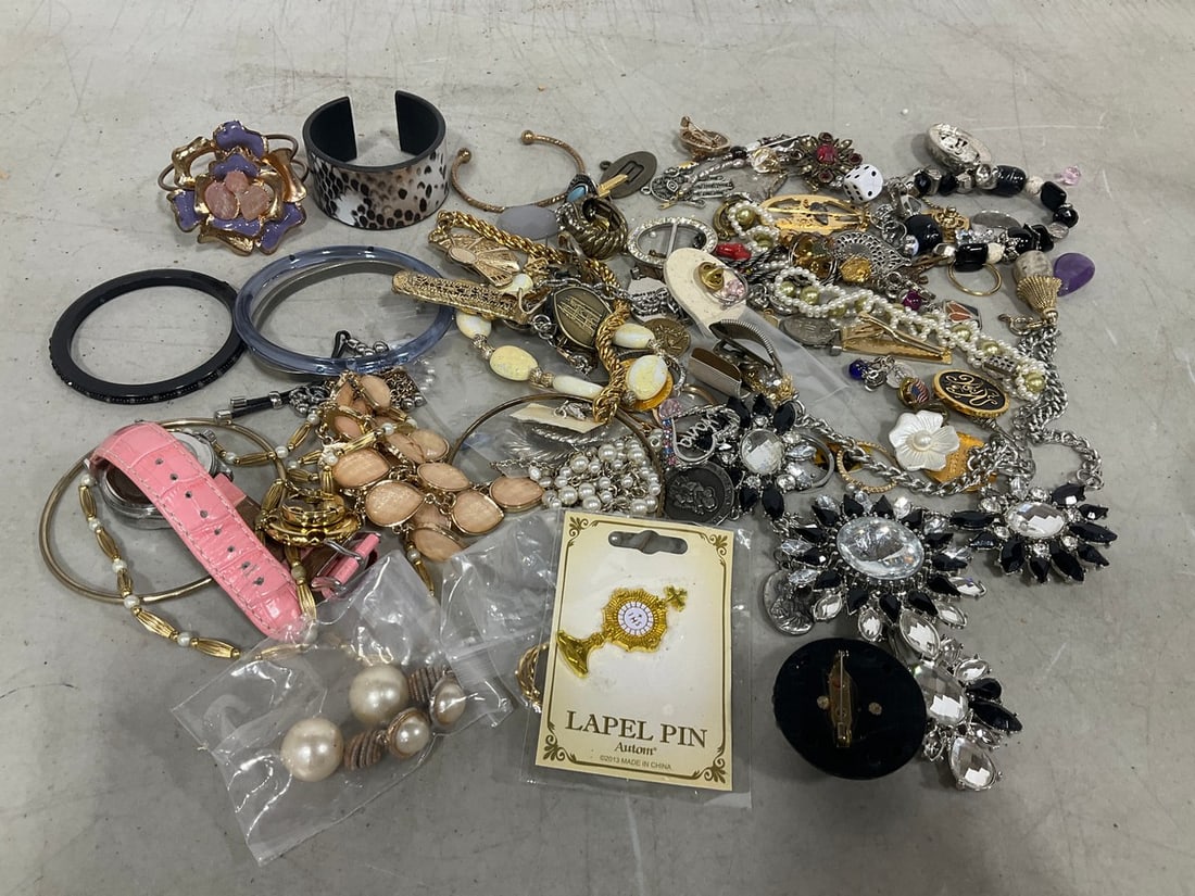 Costume jewelry (1 of 1)