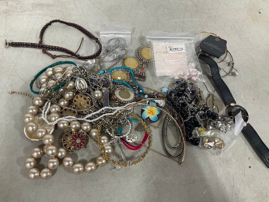 Costume jewelry (1 of 1)