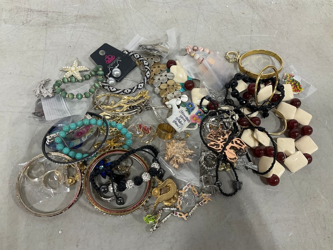 Costume jewelry (1 of 1)