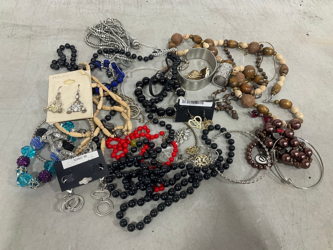 Costume jewelry (1 of 1)