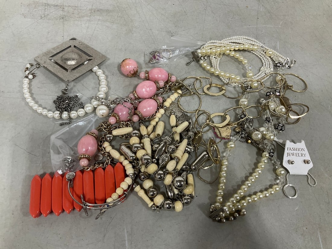 Costume jewelry (1 of 1)