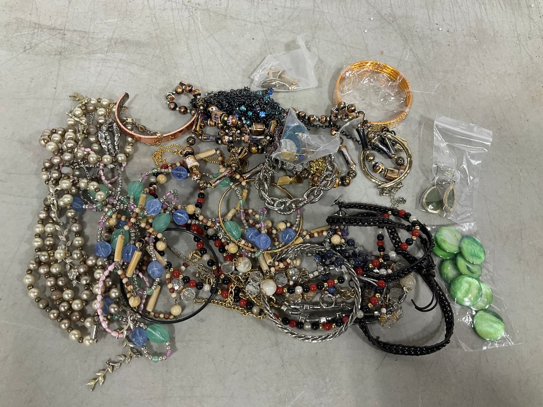 Costume jewelry (1 of 1)