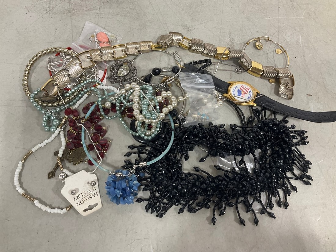 Costume jewelry (1 of 1)