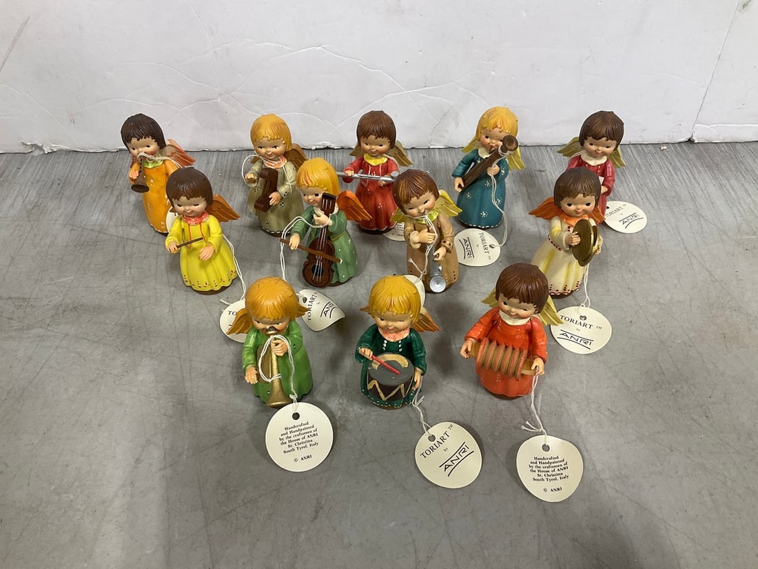 Handcrafted/handpainted by the house of Anri figurines (1 of 1)