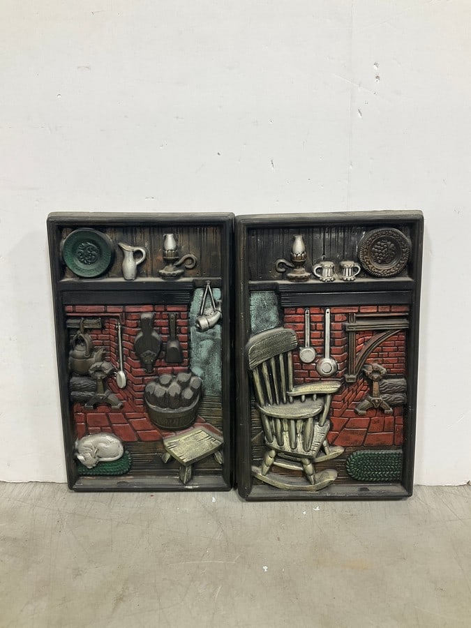 Vintage molded plastic Americana wall hangings(9.5in.x16in.): Vintage molded plastic Americana wall hangings(9.5in.x16in.)