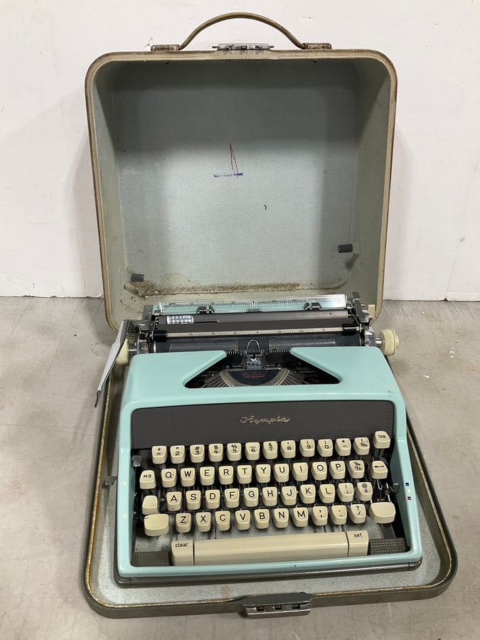 Olympia Typewriter: Olympia Typewriter