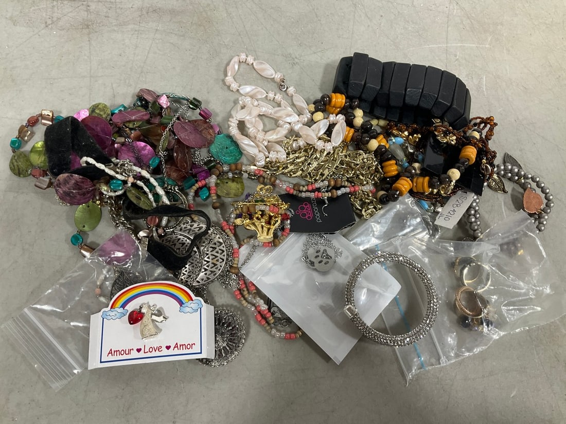 Various Costume Jewelry: Various Costume Jewelry