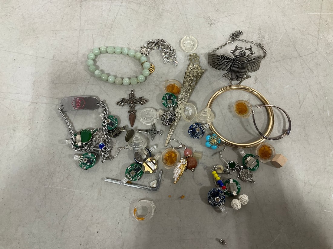 Costume jewelry and more: Costume jewelry and more