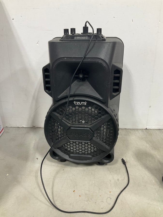 Tzumi megabass bluetooth speaker (1 of 1)