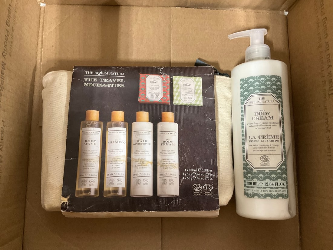 The Rerum Natura travel necessities kit and body cream(12.84fl.oz.): The Rerum Natura travel necessities kit and body cream(12.84fl.oz.)