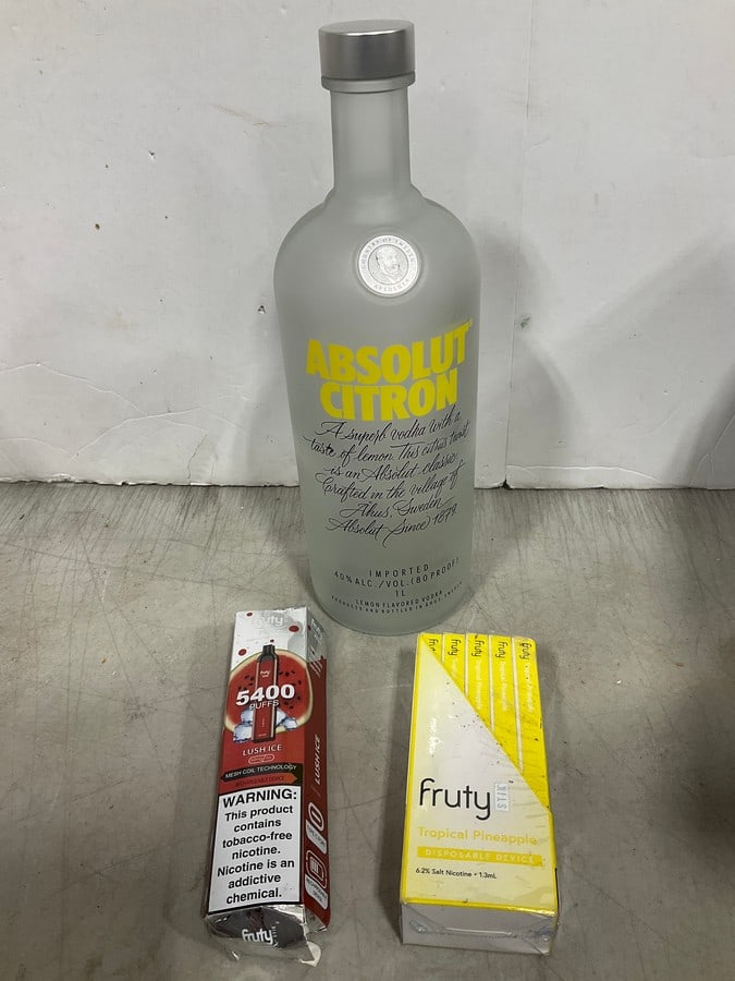 Fruty vapes and empty citron bottle: Fruty vapes and empty citron bottle