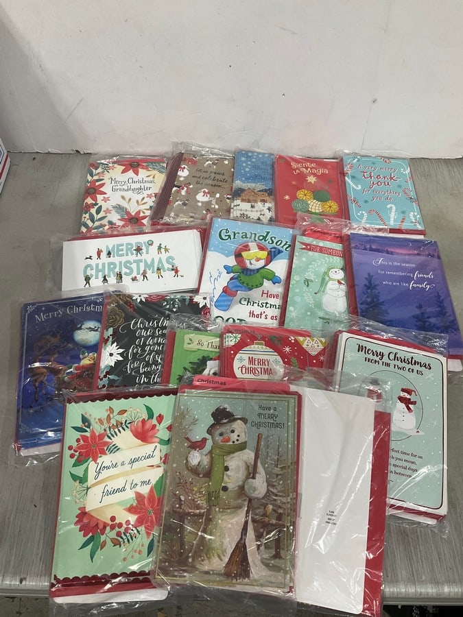 Various Christmas cards with envelopes(new in package): Various Christmas cards with envelopes(new in package)