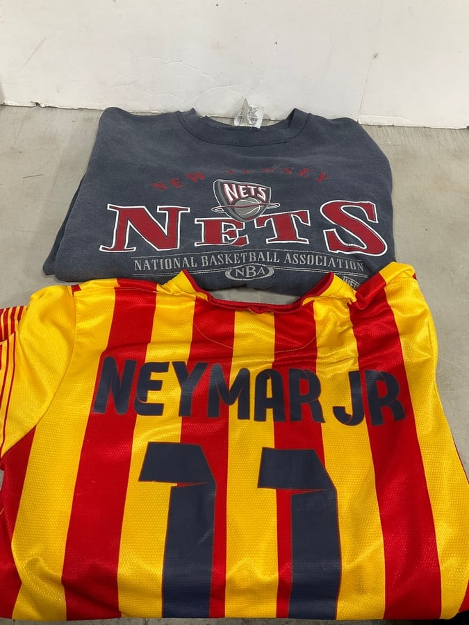 Nets crewneck(M) and Neymar Jr. jersey(size N/A): Nets crewneck(M) and Neymar Jr. jersey(size N/A)