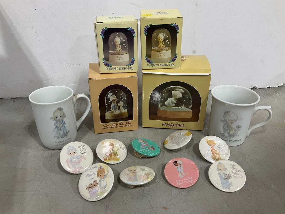 Precious Moments collectibles: Precious Moments collectibles