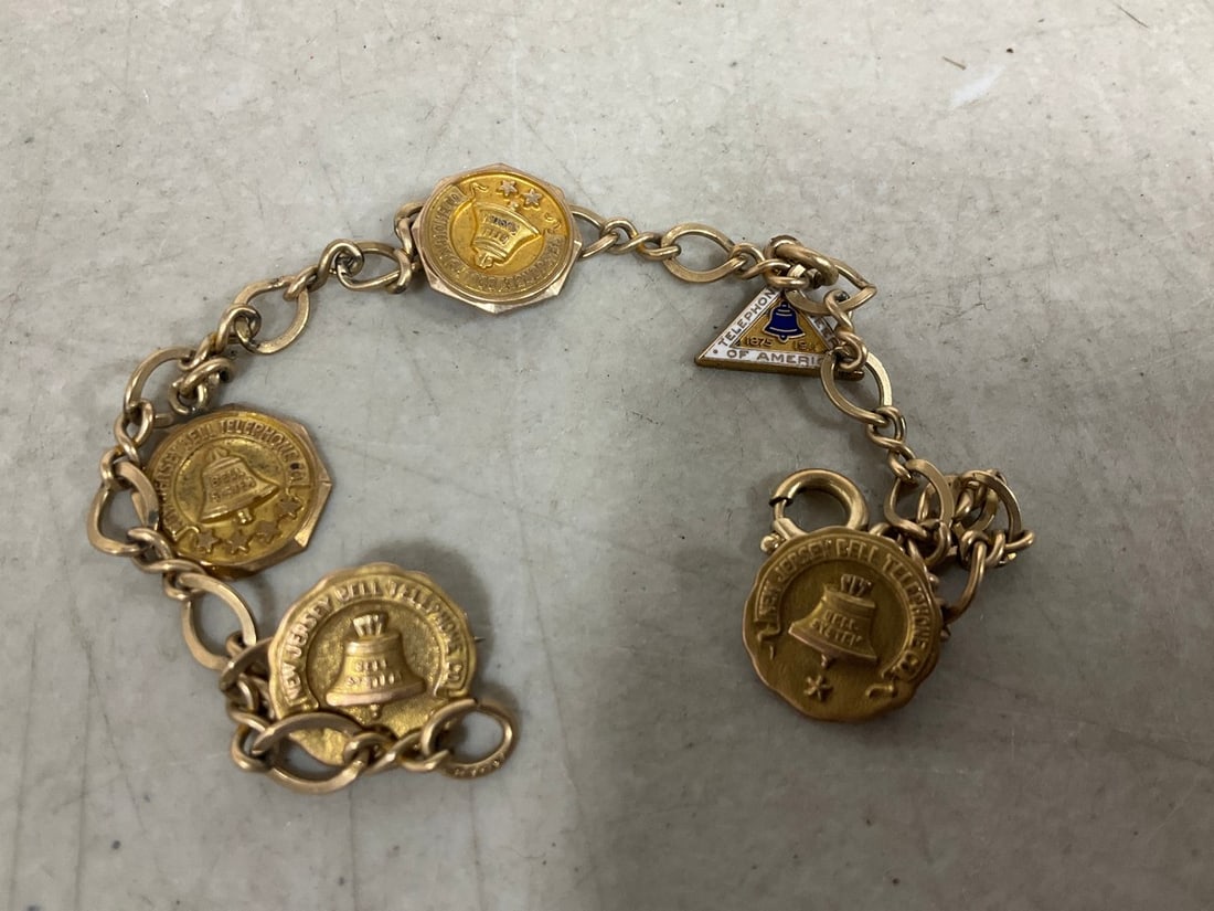 10kt Gold 8.9 Gram NJ Bell Charm Bracelet (1 of 1)