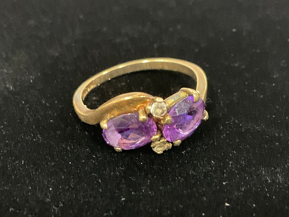10kt Gold Amethyst Ring 2.6 Grams (Size: 6.5) (1 of 1)