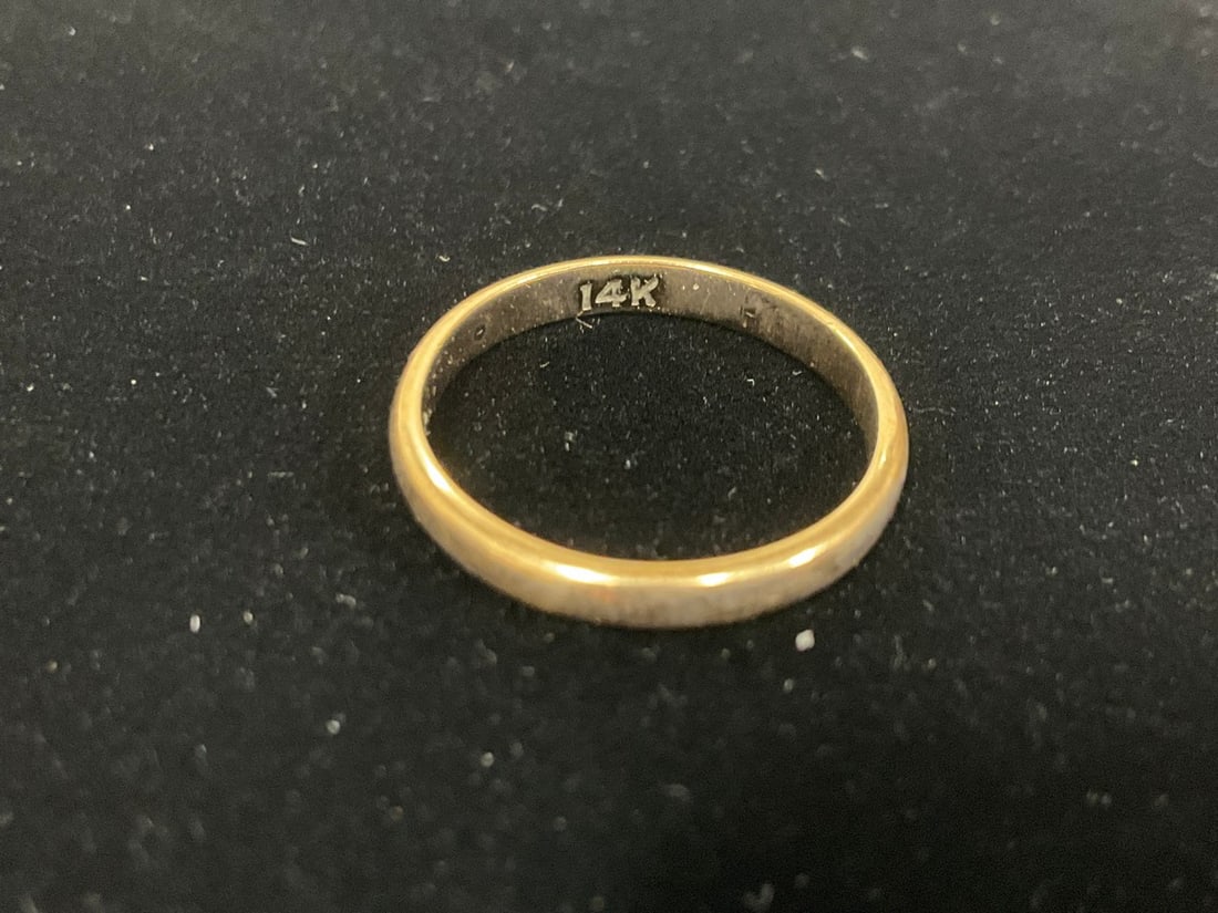 14kt Gold Ring 2 Grams (Size: 6.5) (1 of 1)