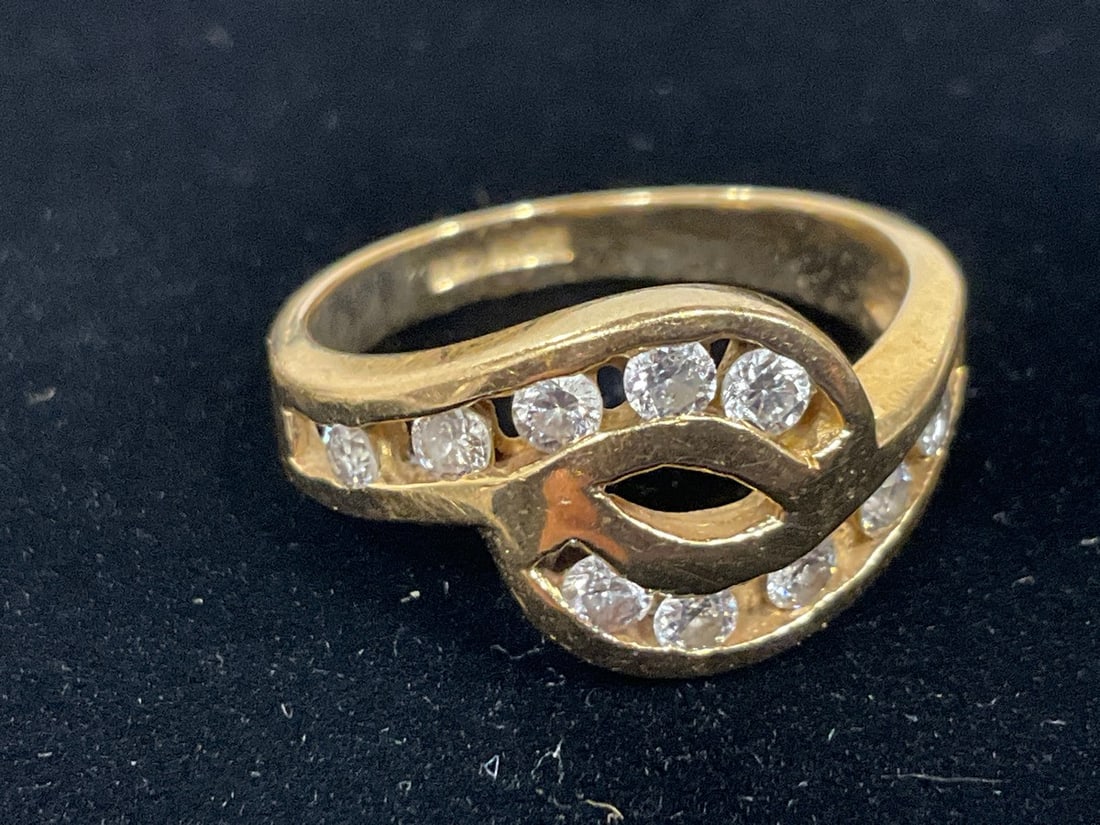 14kt Gold Ring with Diamonds 5.2 Grams (Size: 8) (1 of 1)