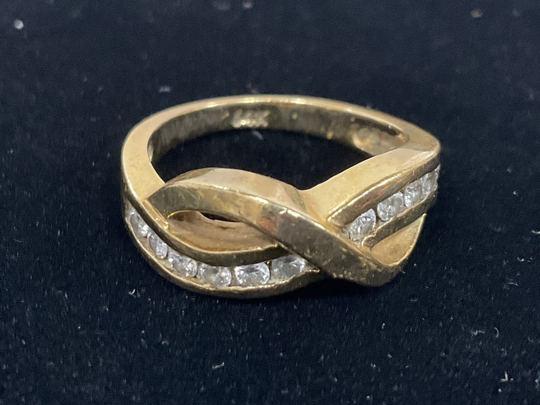 14kt Gold Ring with Diamonds 5.5 Grams (Size: 6.5) (1 of 1)