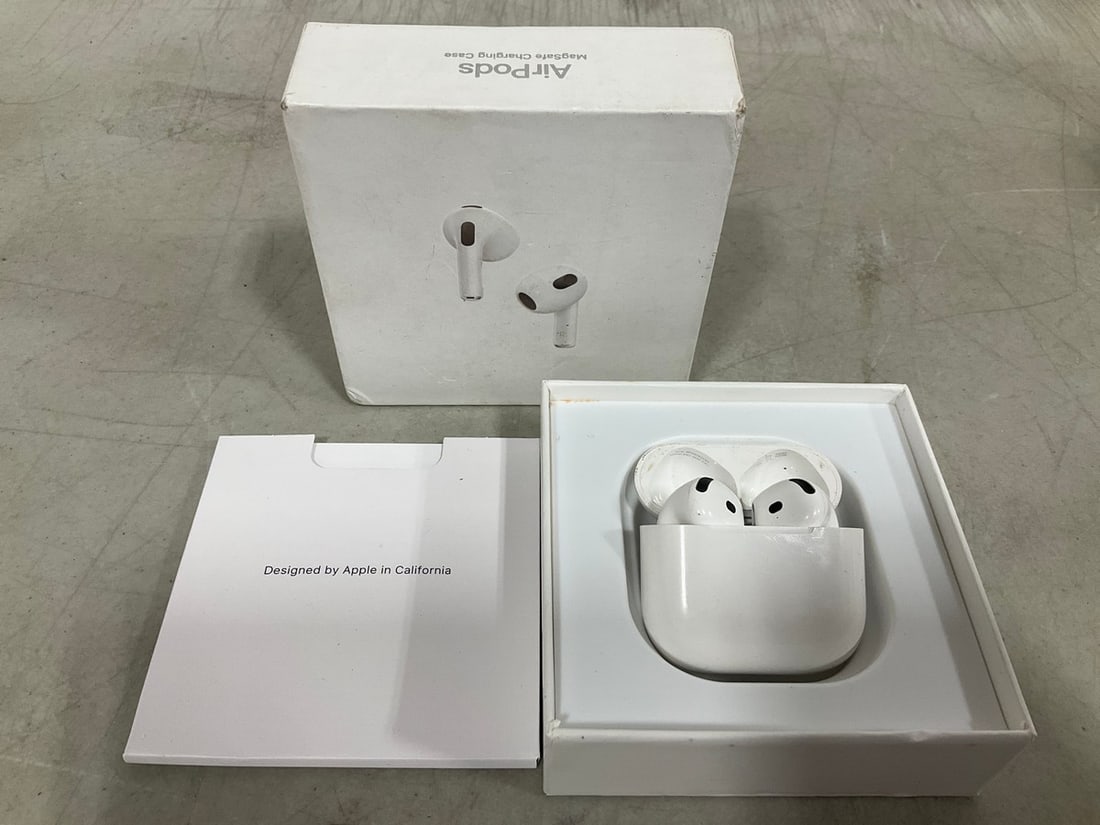 Airpods 3rd Generation *new in box*: Airpods 3rd Generation *new in box*