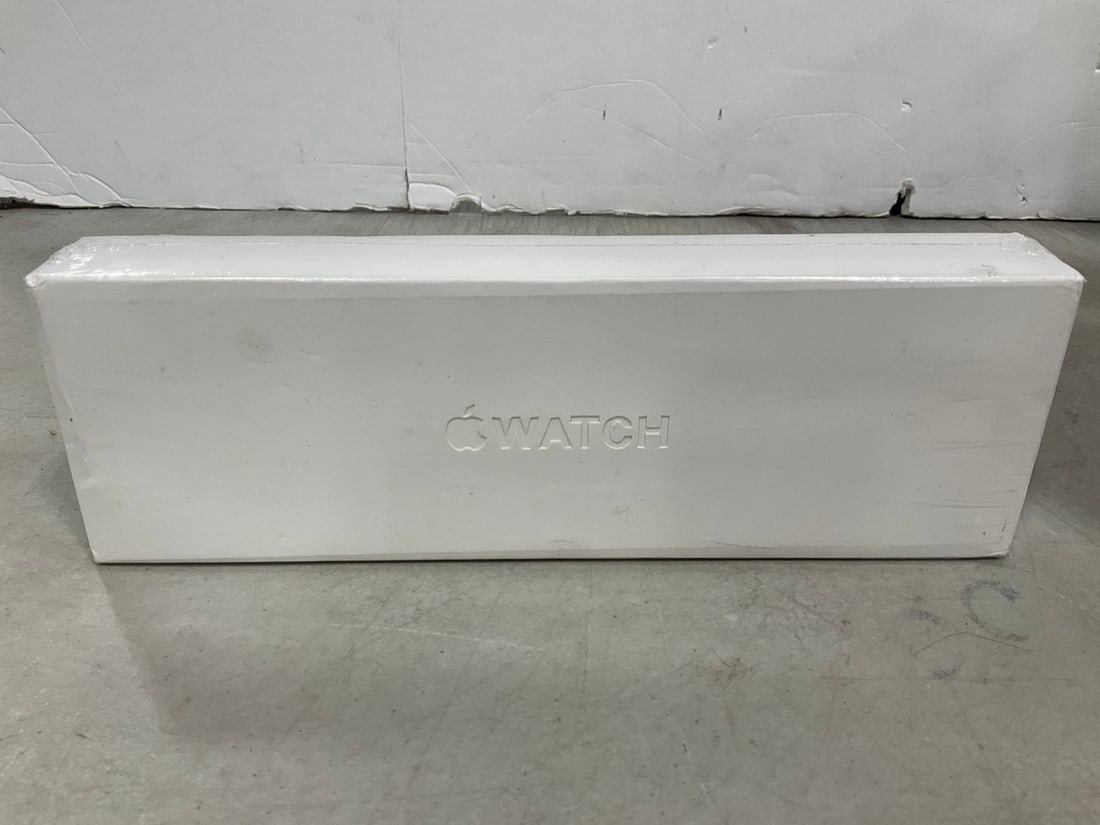 Apple watch *SEALED* (1 of 1)