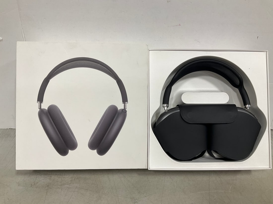 Airpods Max Headphones - Black *new in box* (1 of 1)