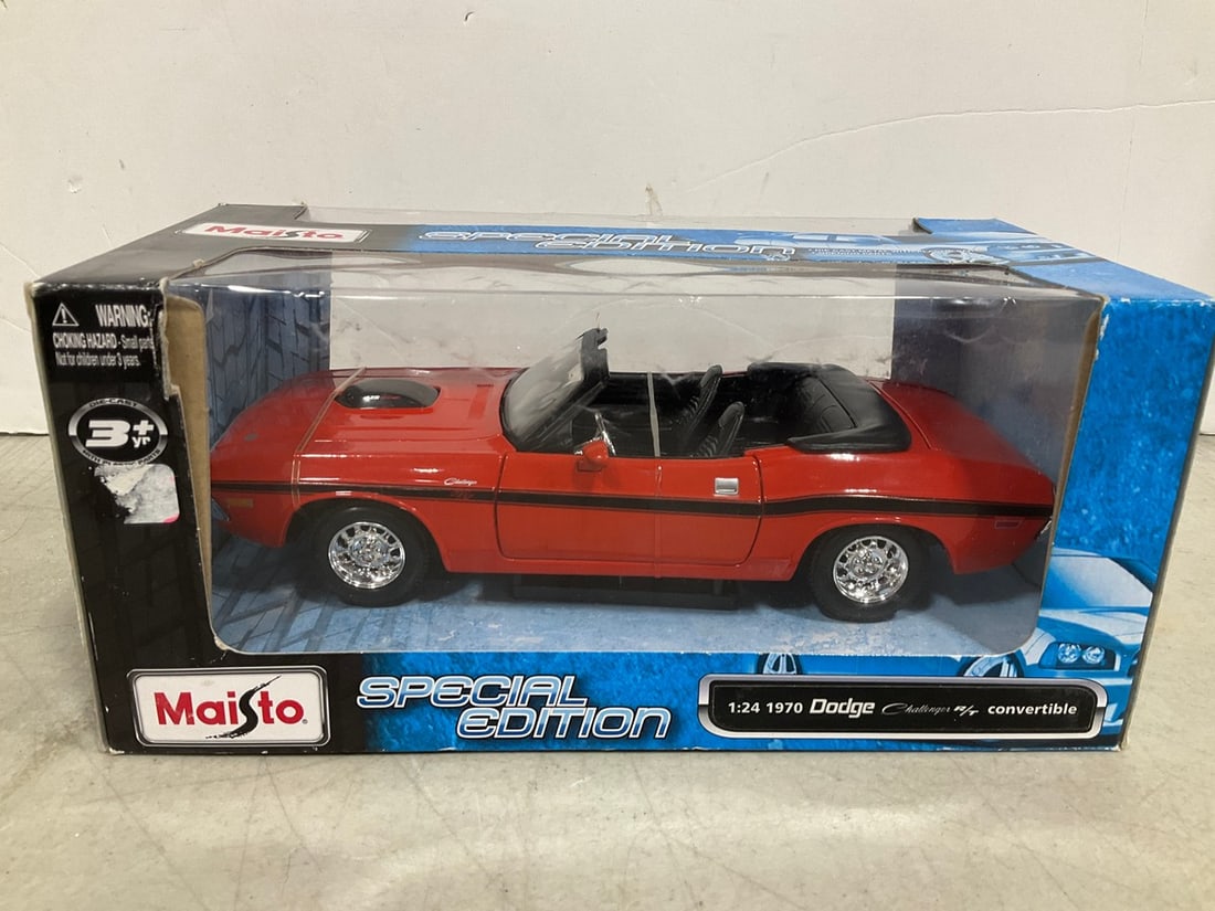 Maisto 1:24 1970 Dodge Convertible Collectible *new in box*: Maisto 1:24 1970 Dodge Convertible Collectible *new in box*