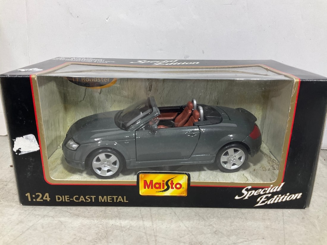 Maisto 1:24 Audi TT Roadster Collectible *new in box*: Maisto 1:24 Audi TT Roadster Collectible *new in box*