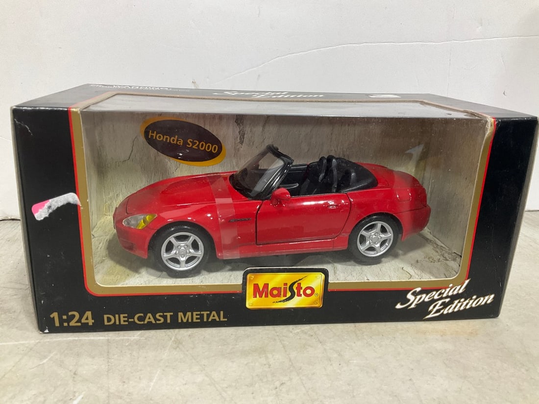 Maisto 1:24 Honda S2000 Collectible *new in box*: Maisto 1:24 Honda S2000 Collectible *new in box*