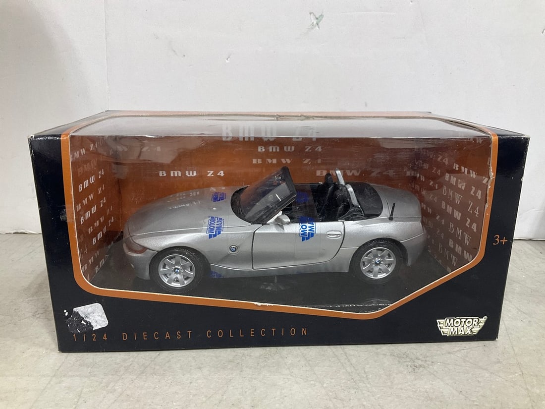 Motor Max 1:24 BMW Z4 Collectible *new in box*: Motor Max 1:24 BMW Z4 Collectible *new in box*