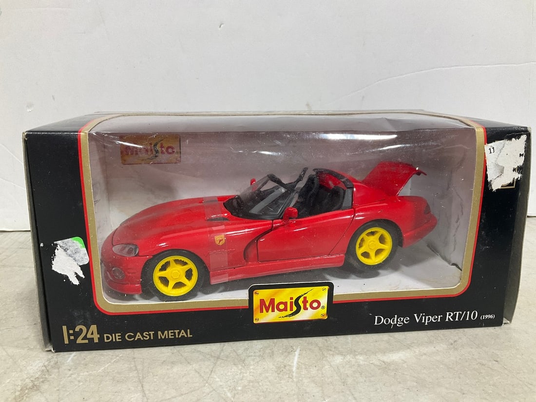 Maisto 1:24 1996 Dodge Viper RT/10 Collectible *new in box* (1 of 1)