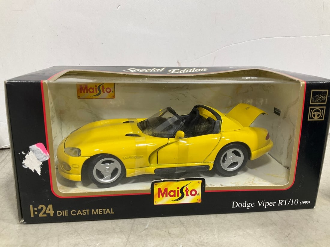 Maisto 1:24 1995 Dodge Viper RT/10 Collectible *new in box* (1 of 1)