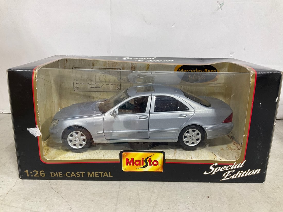 Maisto 1:24 Mercedes-Benz S-Class Collectible *new in box*: Maisto 1:24 Mercedes-Benz S-Class Collectible *new in box*