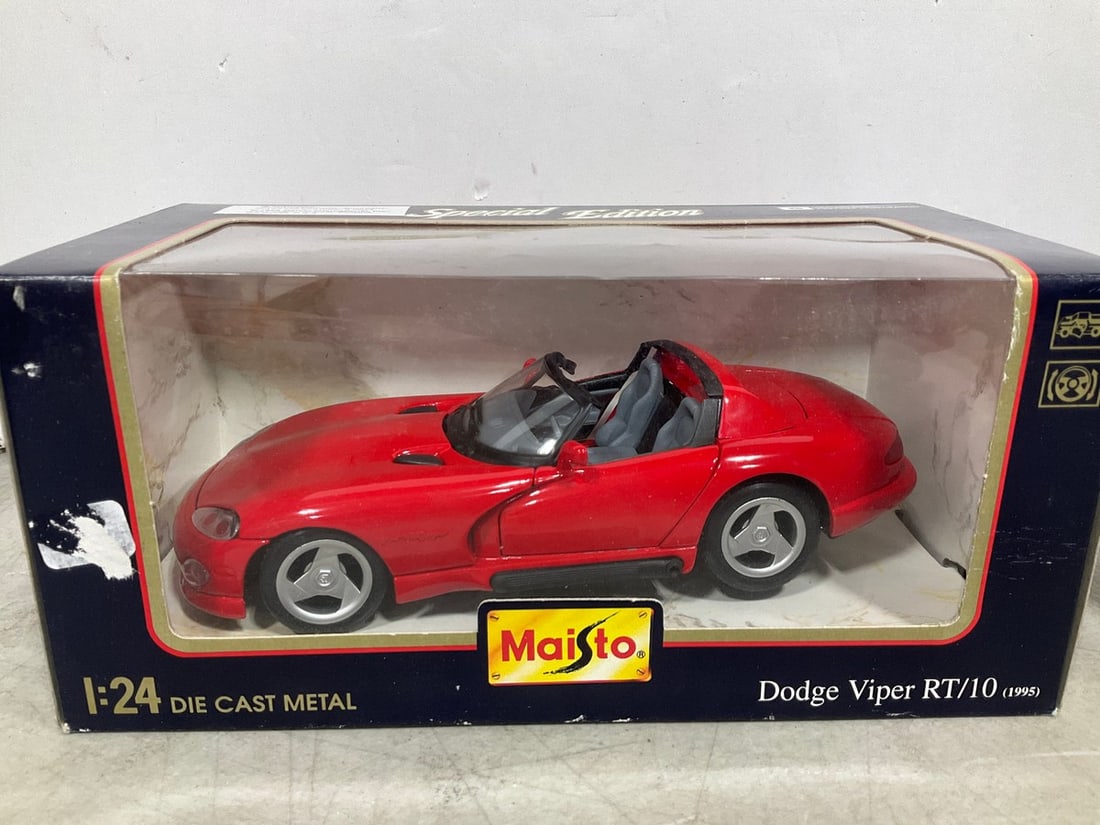 Maisto 1:24 1995 Dodge Viper RT/10 Collectible *new in box* (1 of 1)